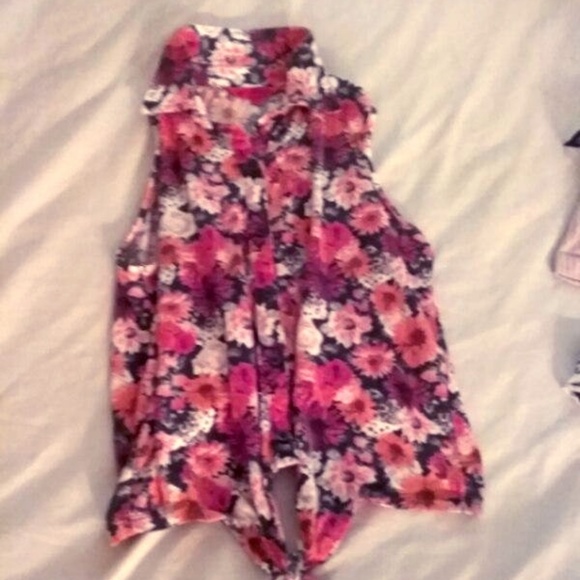 floral top - Picture 1 of 1